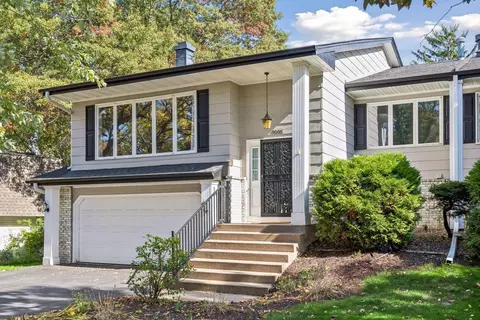 9505 Clubhouse Rd, Eden Prairie, MN 55347
