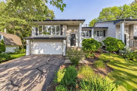 9505 Clubhouse Rd, Eden Prairie, MN 55347