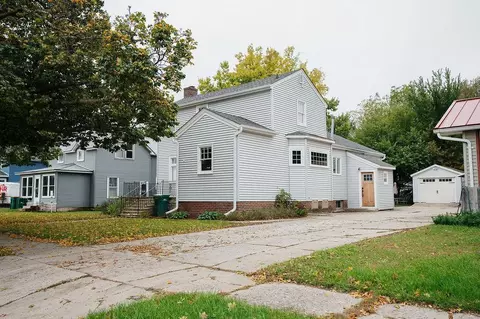 Exterior - 405 6th St, Jackson, MN 56143 photo 3 of 8