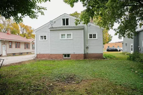 Exterior - 405 6th St, Jackson, MN 56143 photo 6 of 8