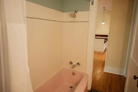 Bath - 405 6th St, Jackson, MN 56143 photo 2 of 5