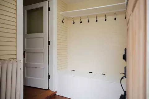 Entry Way - 405 6th St, Jackson, MN 56143 photo 1 of 5