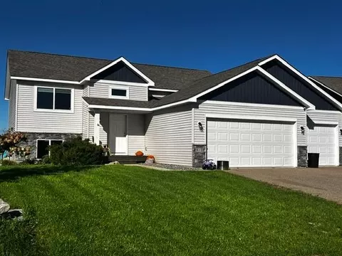 813 Hickory Curv, Watertown, MN 55388