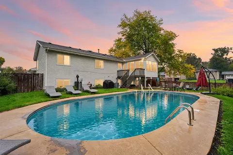 810 Clearbrook Ln, Vadnais Heights, MN 55127