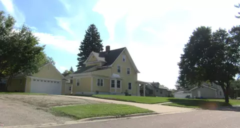 Exterior - 223 E Schlieman Ave, Appleton, MN 56208 photo 8 of 14