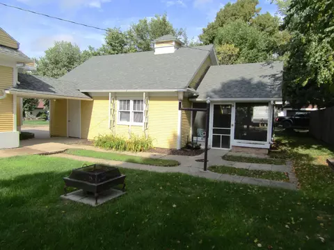 Exterior - 223 E Schlieman Ave, Appleton, MN 56208 photo 12 of 14