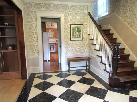 Entry Way - 223 E Schlieman Ave, Appleton, MN 56208 photo 2 of 9
