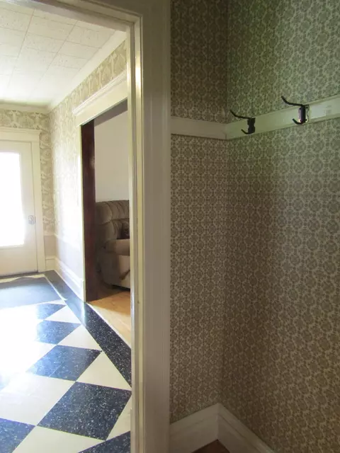 Entry Way - 223 E Schlieman Ave, Appleton, MN 56208 photo 3 of 9