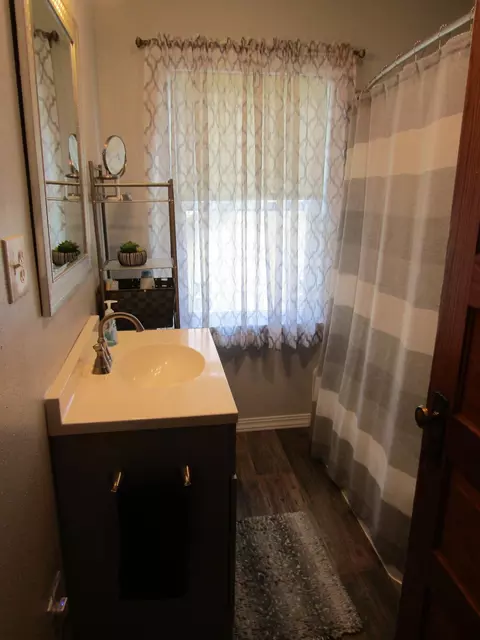 Bath - 223 E Schlieman Ave, Appleton, MN 56208 photo 3 of 6