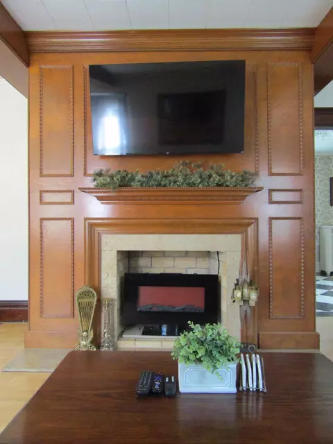 Living - 223 E Schlieman Ave, Appleton, MN 56208 photo 2 of 6