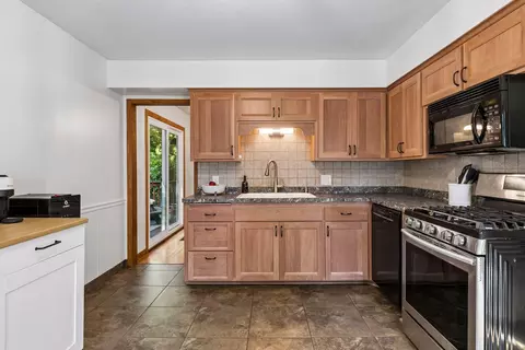 Kitchen - 4333 Diamond Dr, Eagan, MN 55122 photo 3 of 3