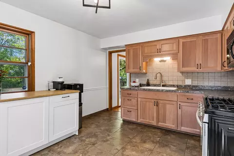 Kitchen - 4333 Diamond Dr, Eagan, MN 55122 photo 2 of 3
