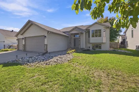 675 Wyndemere Dr, West Fargo, ND 58078