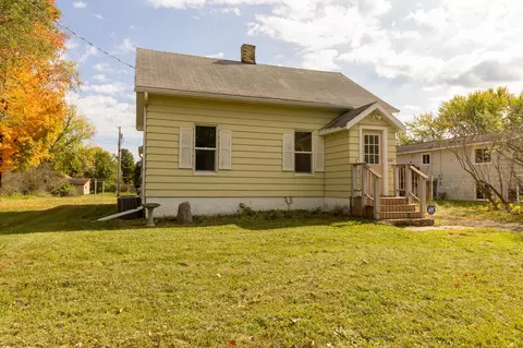 302 6th St NW, Little Falls, MN 56345