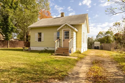 302 6th St NW, Little Falls, MN 56345