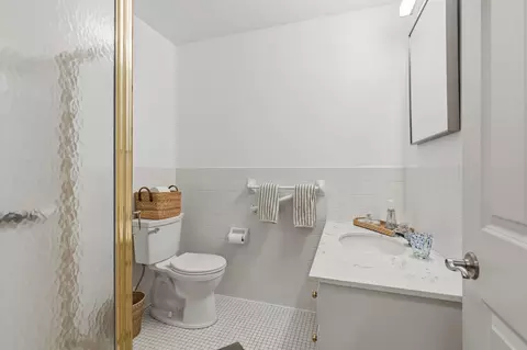 Bath - 7132 Glouchester Ave, Edina, MN 55435 photo 1 of 2