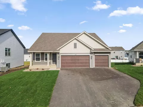 1907 Dogwood Ct, Carver, MN 55315