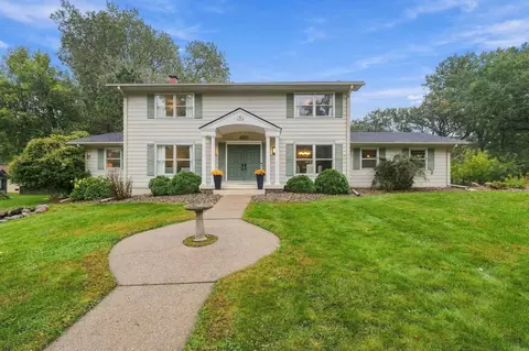 486 Rimrock Dr, Apple Valley, MN 55124