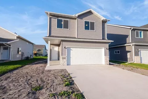2516 38th Ave S, Moorhead, MN 56560