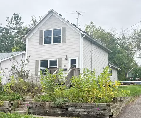 922 6th St S, Stillwater, MN 55082
