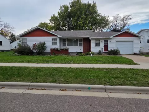112 2nd Ave N, Waldorf, MN 56091