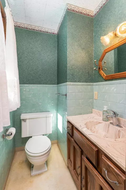 Bath - 5731 Sunburst Dr, Duluth, MN 55810 photo 4 of 5