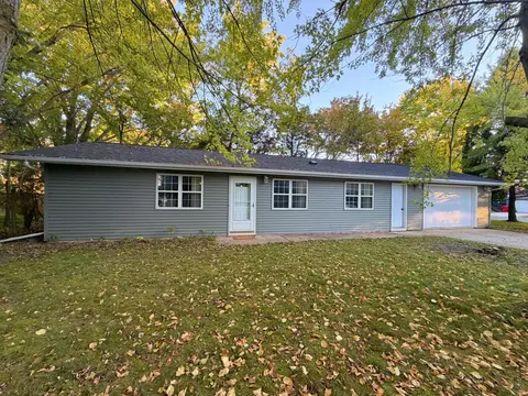 102 9th Ave NE, Dodge Center, MN 55927
