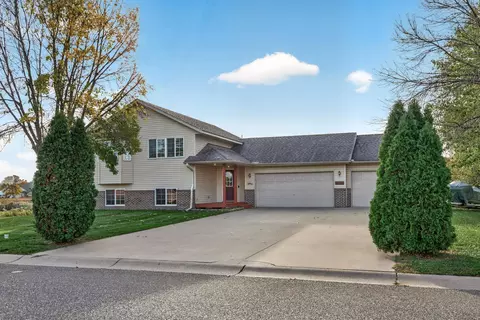 37838 Hawthorne Ave, North Branch, MN 55056