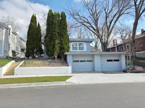 712 Maple St W, Stillwater, MN 55082