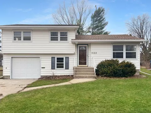 1122 S State St, Fairmont, MN 56031