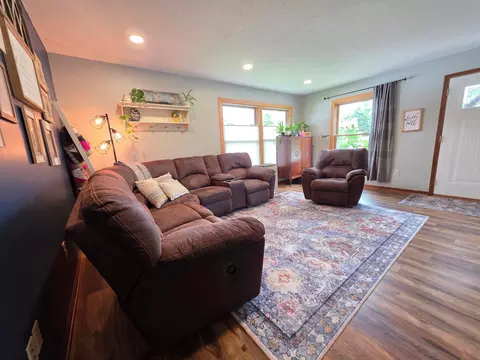Living - 330 9th St NW, Plainview, MN 55964 photo 3 of 5