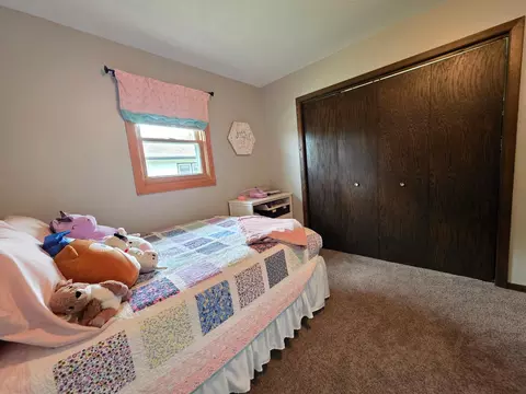 Bedroom - 330 9th St NW, Plainview, MN 55964 photo 6 of 10