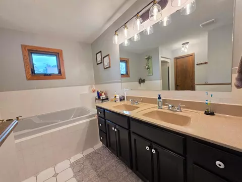 Bath - 330 9th St NW, Plainview, MN 55964 photo 1 of 8