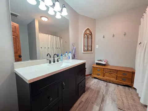 Bath - 330 9th St NW, Plainview, MN 55964 photo 4 of 8