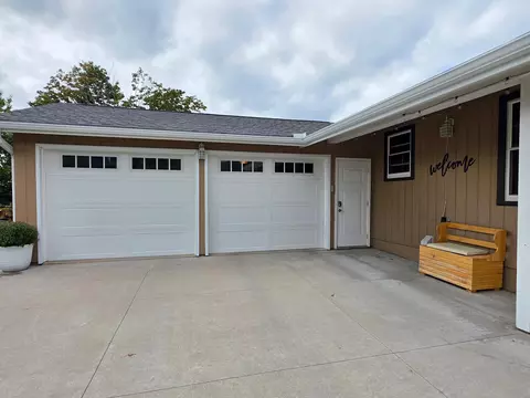 Exterior - 330 9th St NW, Plainview, MN 55964 photo 4 of 13