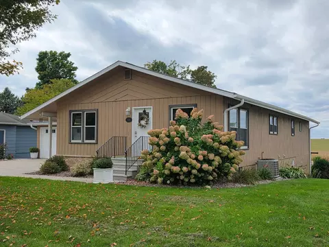 Exterior - 330 9th St NW, Plainview, MN 55964 photo 2 of 13