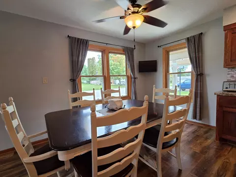 Dining - 330 9th St NW, Plainview, MN 55964 photo 3 of 3