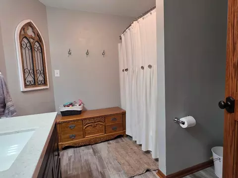 Bath - 330 9th St NW, Plainview, MN 55964 photo 5 of 8