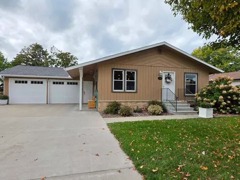 330 9th St NW, Plainview, MN 55964