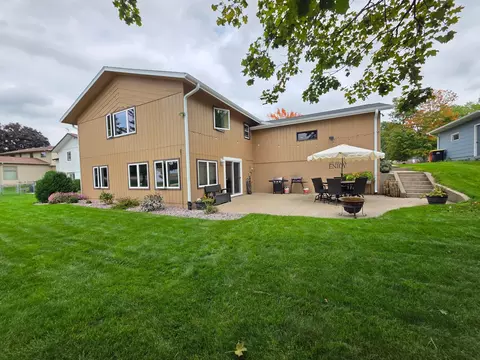 Exterior - 330 9th St NW, Plainview, MN 55964 photo 7 of 13