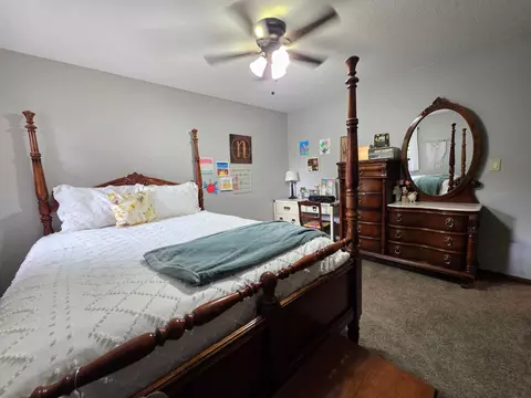 Bedroom - 330 9th St NW, Plainview, MN 55964 photo 4 of 10