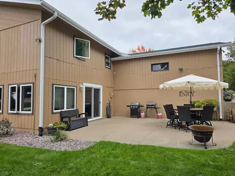 Exterior - 330 9th St NW, Plainview, MN 55964 photo 6 of 13