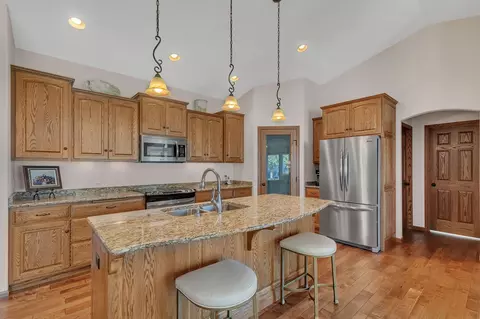 Kitchen - 5723 Glenview Ln, Saint Cloud, MN 56303 photo 5 of 6