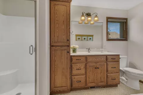 Bath - 5723 Glenview Ln, Saint Cloud, MN 56303 photo 2 of 3