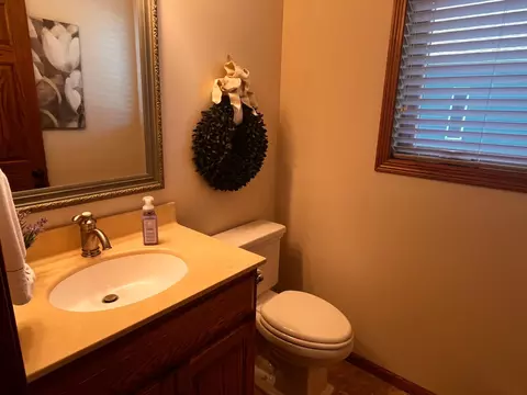 Bath - 5723 Glenview Ln, Saint Cloud, MN 56303 photo 4 of 4