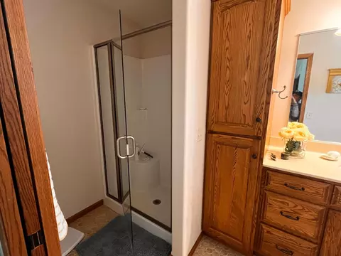 Bath - 5723 Glenview Ln, Saint Cloud, MN 56303 photo 3 of 4