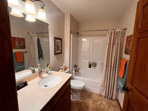 Bath - 5723 Glenview Ln, Saint Cloud, MN 56303 photo 1 of 4