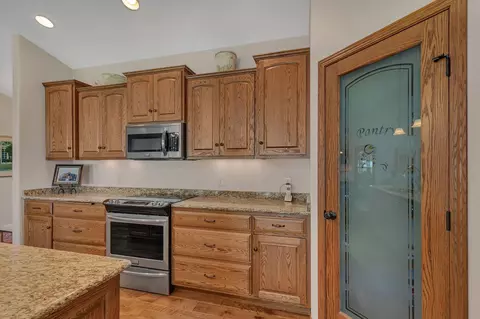 Kitchen - 5723 Glenview Ln, Saint Cloud, MN 56303 photo 3 of 6