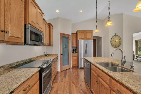 Kitchen - 5723 Glenview Ln, Saint Cloud, MN 56303 photo 4 of 6