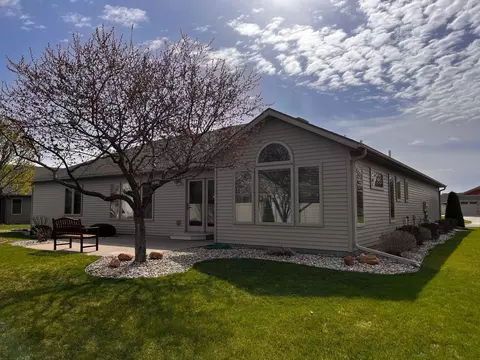 Exterior - 5723 Glenview Ln, Saint Cloud, MN 56303 photo 2 of 7